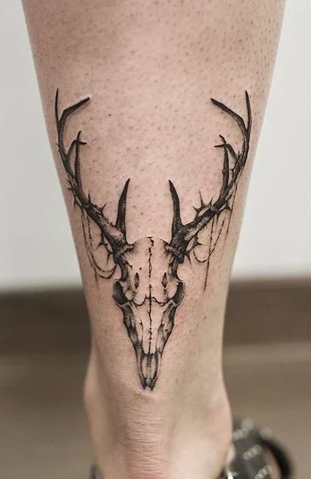 Tatuaje de calavera de ciervo