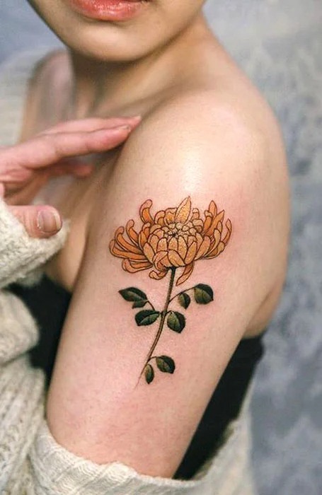 tatuaje de flor amarilla