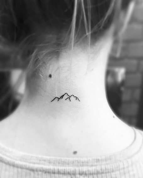 tatuaje de montana en el cuello
