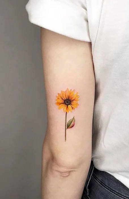 tatuaje girasol en el coso